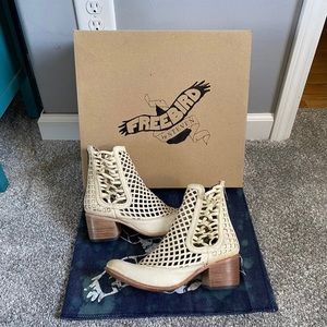 **Used Freebird Size 6 Razor Zip-up booties